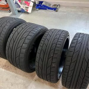 GT2 RS magnesium centerlock wheels