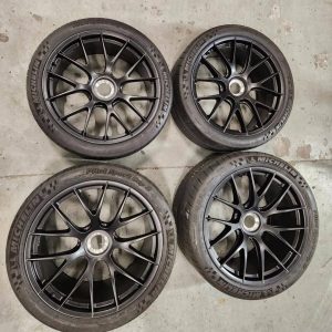 Porsche GT2 RS magnesium wheels